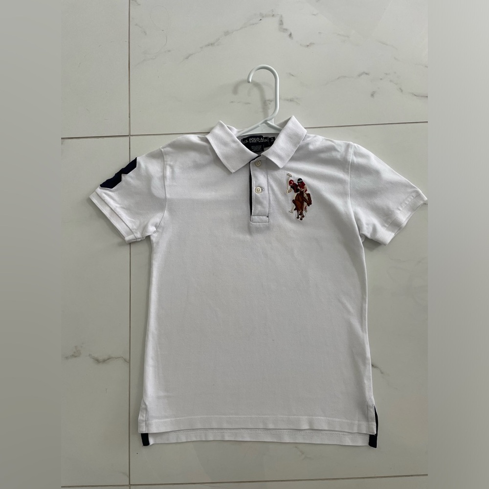 U.S. POLO ASSN polo shirt size S (8 years old) for boys.
100%cotton
Like new